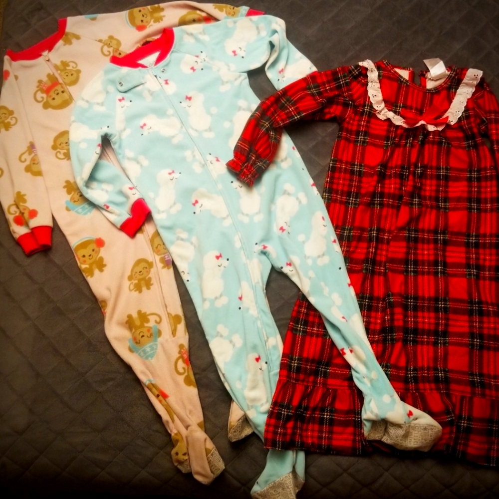 7 Sets of Size 4/5 Girls Jammies - 11 pieces
